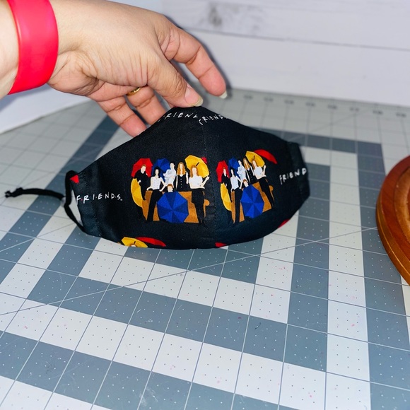 FRIENDS The television series tv show F.R.I.E.N.D.S Central Perk face mask glam - Picture 5 of 7